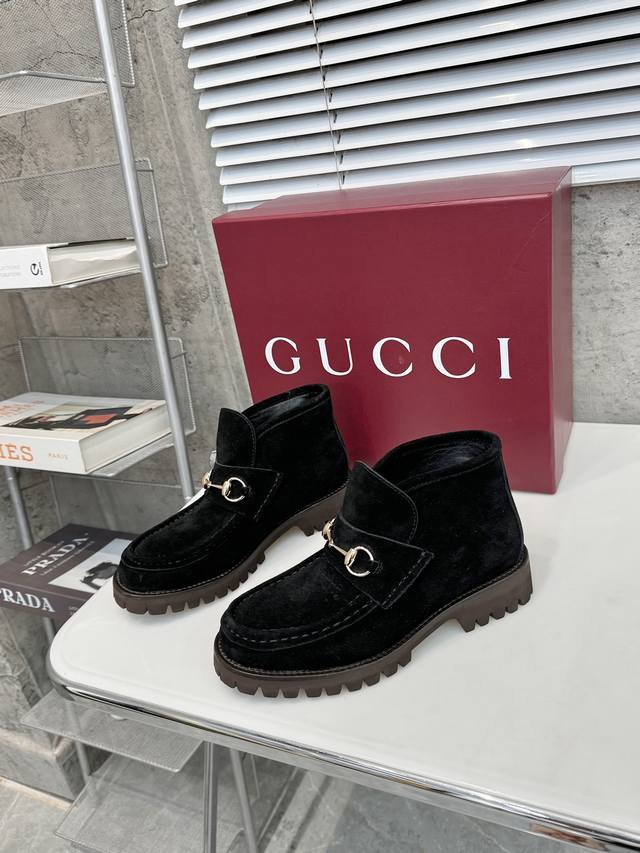 工厂P价 4寸女靴 DDD Gucci 古奇 时尚大爆款 巧妙运用圆形鞋头等设计时尚风范 DDD 面料：进口小牛牛猄皮 DDD 内里：垫脚 进口羊皮 DDD 原