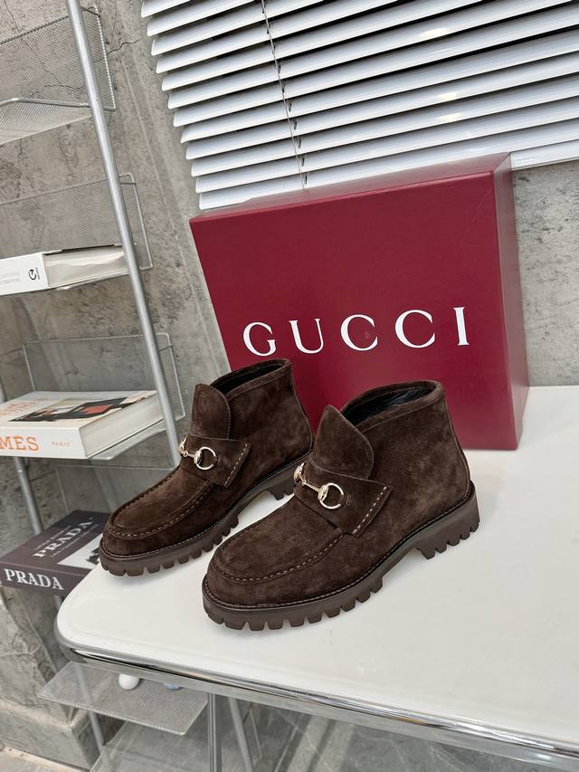 工厂P价 4寸女靴 DDD Gucci 古奇 时尚大爆款 巧妙运用圆形鞋头等设计时尚风范 DDD 面料：进口小牛牛猄皮 DDD 内里：垫脚 进口羊皮 DDD 原