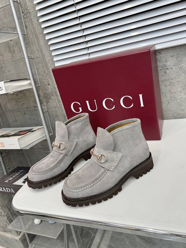 工厂P价 4寸女靴 DDD Gucci 古奇 时尚大爆款 巧妙运用圆形鞋头等设计时尚风范 DDD 面料：进口小牛牛猄皮 DDD 内里：垫脚 进口羊皮 DDD 原