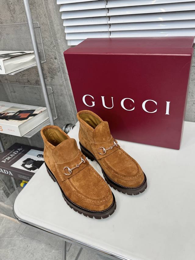 工厂P价 4寸女靴 DDD Gucci 古奇 时尚大爆款 巧妙运用圆形鞋头等设计时尚风范 DDD 面料：进口小牛牛猄皮 DDD 内里：垫脚 进口羊皮 DDD 原