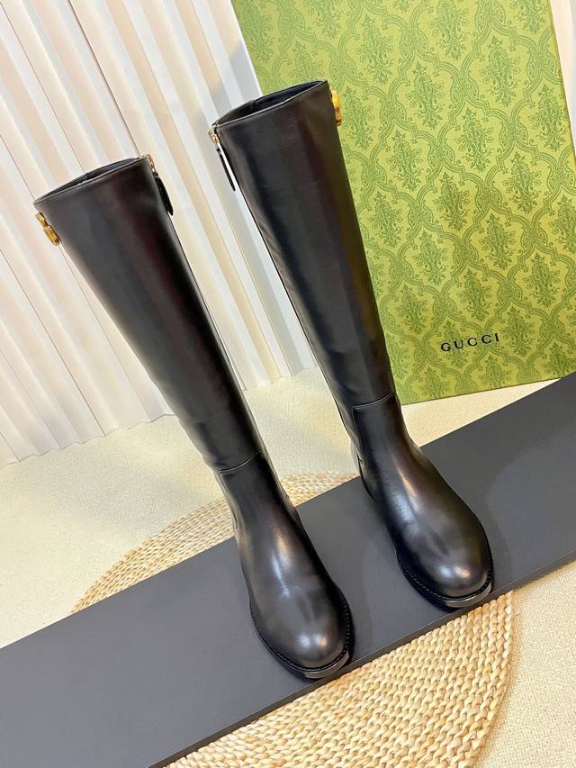 出厂价P DDD Gucc*双G扣秋冬长靴 DDD 经典鞋型英伦风格双G扣 排扣的标志性设计性感百搭首选，原版倒模楦型，极致1:1形体，进口高端呈现出精致质感！