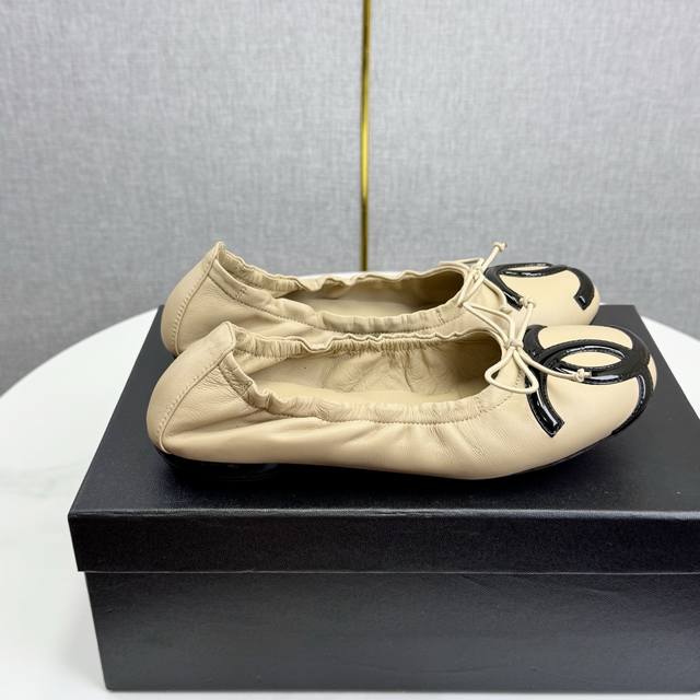 2025★★★★★ 众多明星网红上脚，国内外博主刷爆的一个百搭系列，春夏衣橱搭配必备 首选.香家专属 DDD 鞋面：羊皮 DDD 内里: 进口水晶羊皮内里 DD