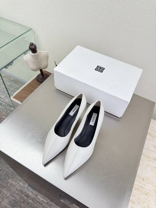 坡跟尖头单鞋 TotêMe 法式浪漫 DDD 极简主义 出厂 DDD DDD 白色 北欧简约设计 轻奢品牌 DDD 面料选用小牛皮 高端 舒适 DDD 内里选用 坡跟尖头单鞋 TotêMe 法式浪漫 DDD 极简主义 出厂 DDD DDD 白色 北欧简约设计 轻奢品牌 DDD 面料选用小牛皮 高端 舒适 DDD 内里选用