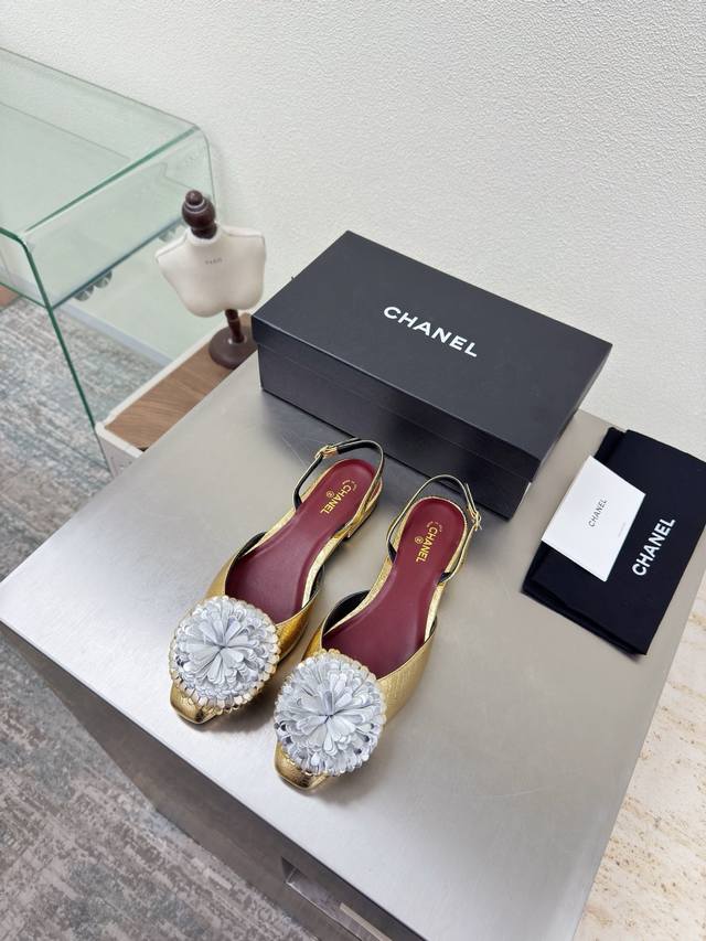 香奈儿 层叠花朵系列 后空鞋 DDD 小香 平底 DDD 立体花朵 Logo 加持 舒适有范 DDD DDD 金色 DDD 原版 小羊皮材质 DDD 羊皮内里