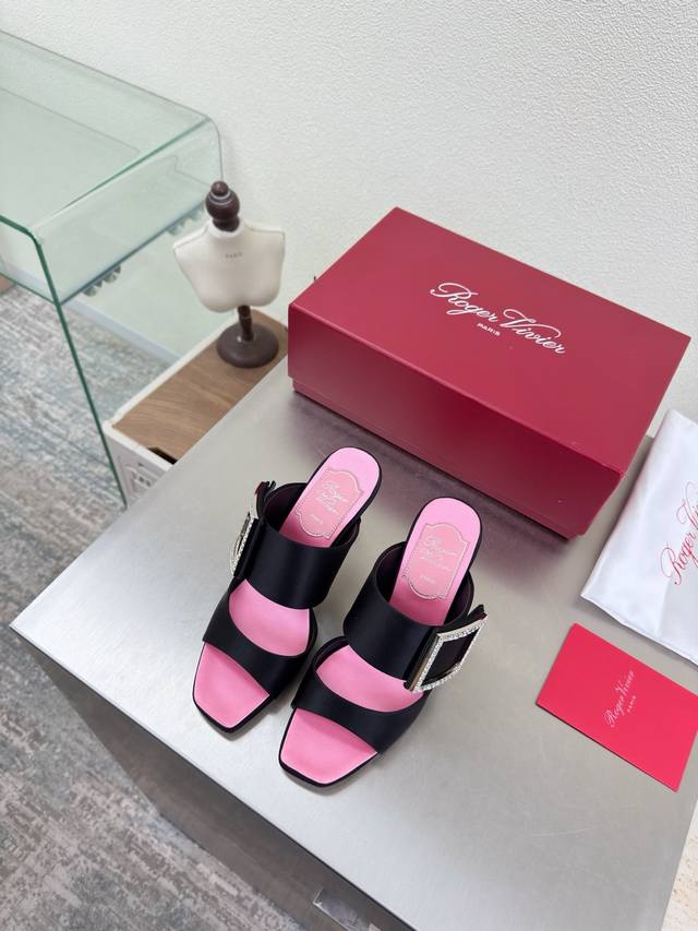 方头 高跟拖鞋 Rv方烤漆厚底 高品质 DDD Rogervivier罗杰 维维亚 DDD 黑色真丝材质 搭配原版五金 永不褪色 DDD Rv 上新 DDD 饰
