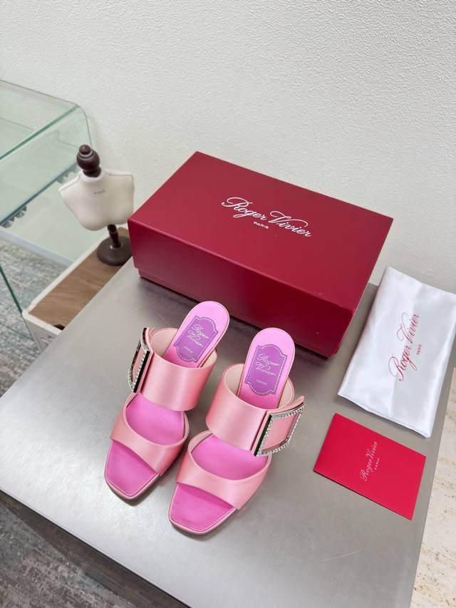 方头 高跟拖鞋 Rv方烤漆厚底 高品质 DDD Rogervivier罗杰 维维亚 DDD 黑色小牛漆皮 搭配原版五金 永不褪色 DDD Rv 上新 DDD 饰