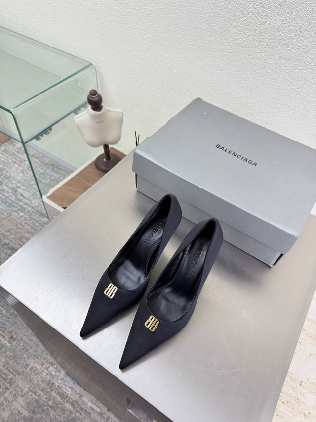 Balenciag DDD 双B金属Logo尖头后空鞋 DDD 面料 黑色 真丝材质 DDD 内里 小羊皮 DDD 钻扣10 DDD 顶级版本 全部对版材料 D