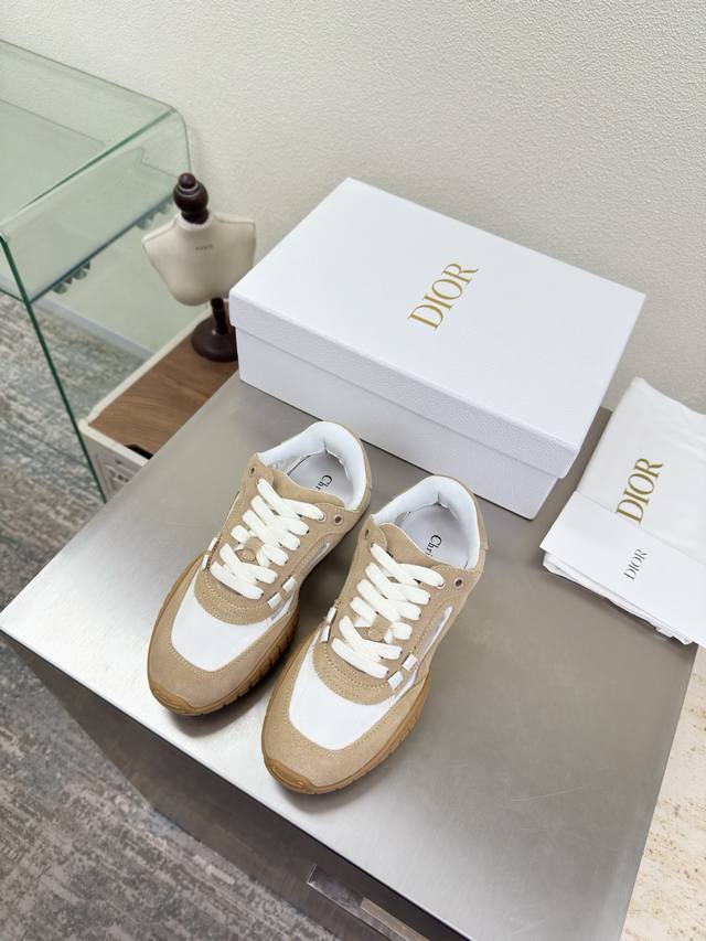 Dior透气网料 运动鞋 DDD 杏色 DDD 品牌Logo织带 系列单鞋 DDD 男款10 DDD 品牌 Logo质感满满 DDD 鞋型升级到极致脚感 超级美