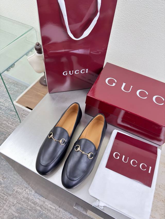 Gucci 经典款单鞋 所有颜色都有 带图下单 DDD 高定精品 全套包装 DDD 黑色 小牛皮 马鞍扣 新款Gucci DDD 爆单品 DDD 鞋面采用原版水