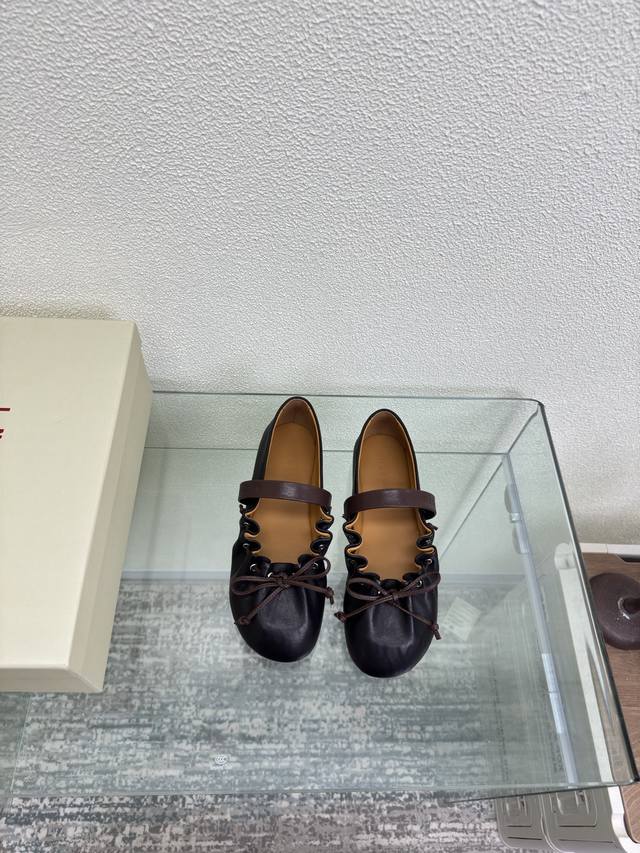 平底褶皱 玛尼 Marni 单鞋 DDD 出厂 DDD 玛尼 家族元素设计 烫印 Logo DDD DDD 黑色 小羊皮 钢印压模而成立体感十足 对标对版 DD