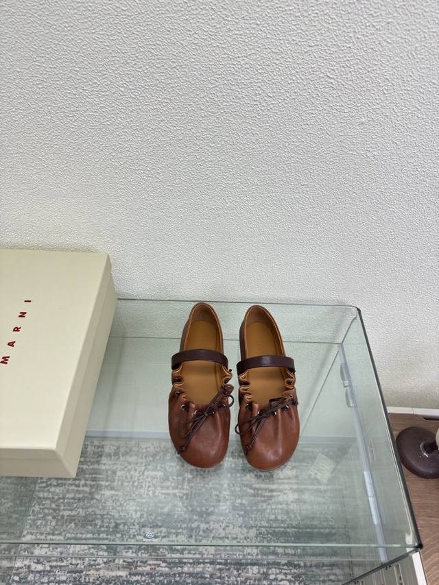 平底褶皱 玛尼 Marni 单鞋 DDD 出厂 DDD 玛尼 家族元素设计 烫印 Logo DDD DDD 棕色 小羊皮 钢印压模而成立体感十足 对标对版 DD