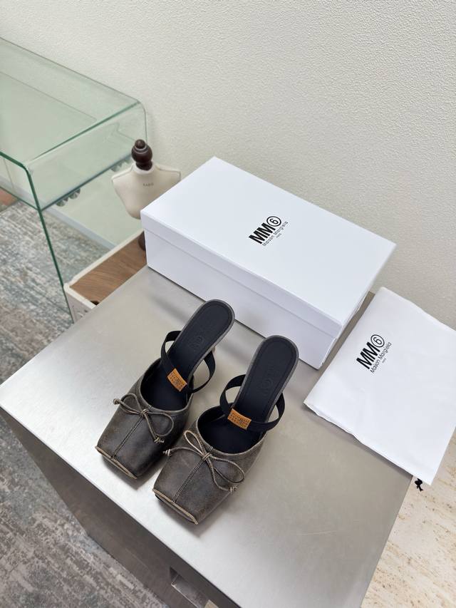 Mm6 猪鼻子后空拖鞋 DDD 跟高7Cm DDD 灰色 爆裂纹牛皮 DDD 内里 孟加拉牛皮里 DDD Maisonmargiela DDD 马吉拉 Mm6