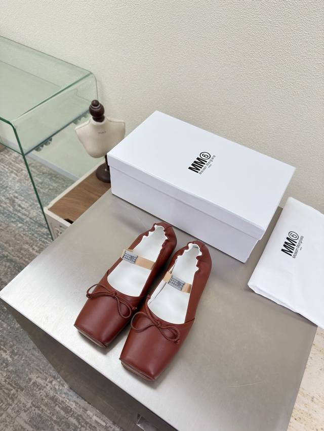 Mm6 猪鼻子单鞋 DDD 平底1Cm DDD 棕色牛皮 DDD 内里 孟加拉牛皮里 DDD Maisonmargiela DDD 马吉拉 Mm6 DDD 火爆