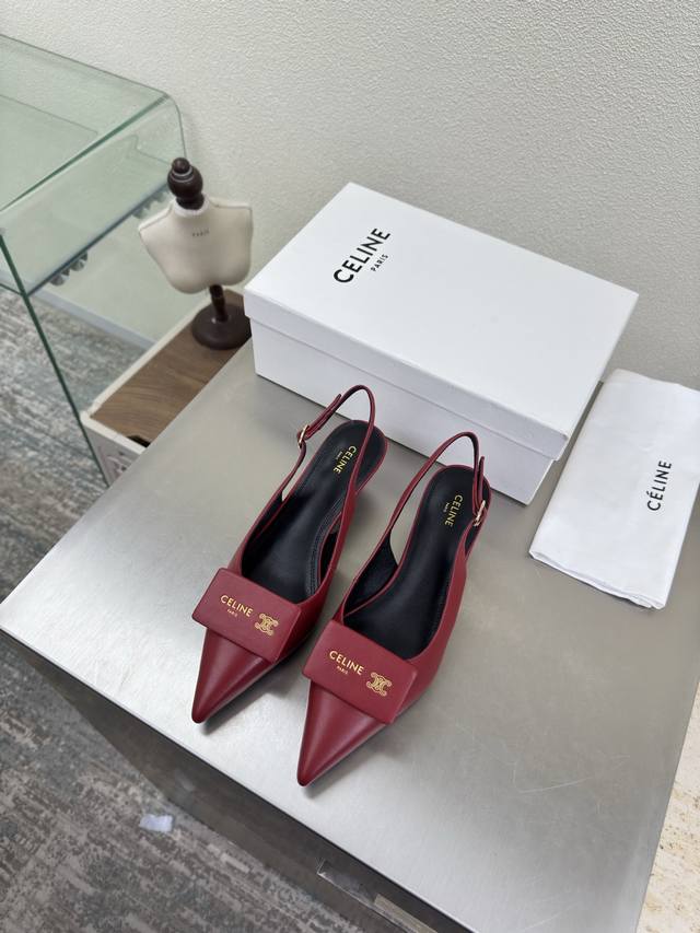 方形Logo 后空鞋 Celine 夏日专属 DDD 凯旋门系列 经典拖鞋 DDD 红色家族元素设计 Logo DDD 小羊皮材质 凯旋门Logo DDD 内里