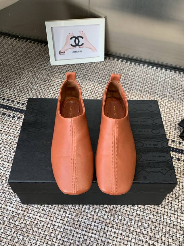 小众潮牌 Dries Van Noten 26春夏简易平底圆头玛丽珍乐福鞋单鞋！ DDD 极简鞋面设计甜美又显大气，好看也不单调带点复古甜美风随意搭配都好看！很