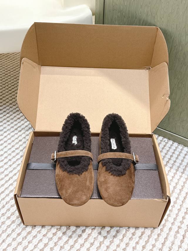 Alaia 阿莱亚 玛丽珍毛毛鞋 DDD 全新鞋子特价清货不退不换先报先得 剩余码数：35 2 36 6 37 4。38 9 DDD