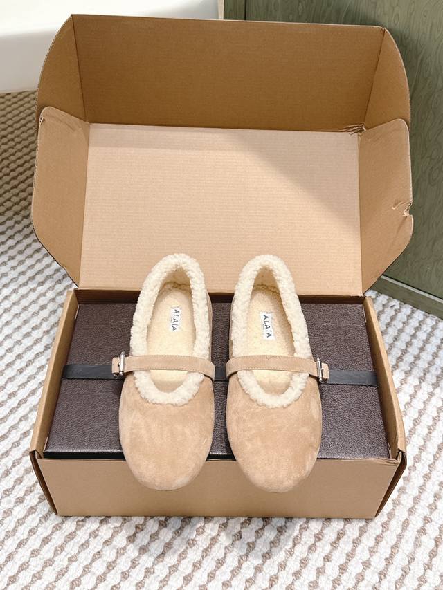 Alaia 阿莱亚 玛丽珍毛毛鞋 DDD 全新鞋子特价清货不退不换先报先得 剩余码数：36 7 37 5 38 9 39 9 DDD