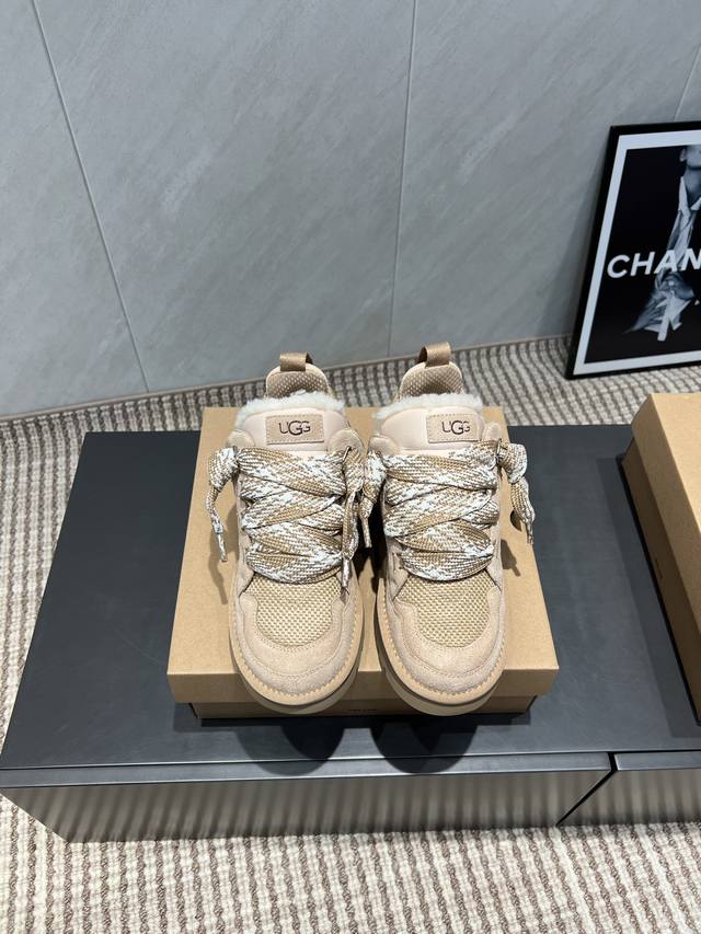 Ugg 松糕厚底休闲鞋 全新鞋子特价清货不退不换先报先得 剩余码数：36 5。38 5 DDD