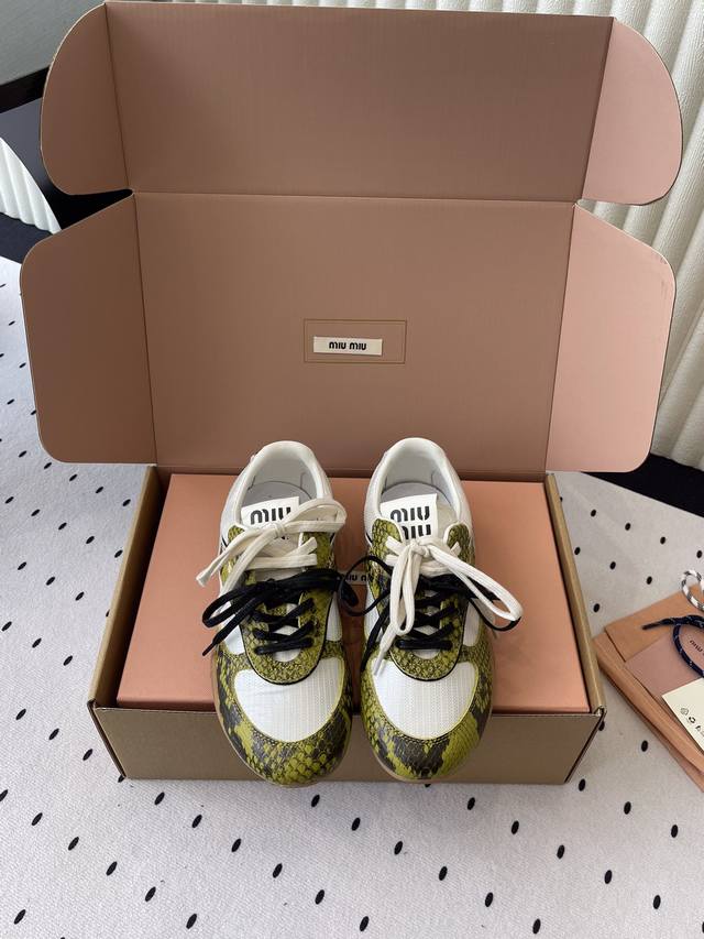 Miu Miu 德训休闲鞋 全新鞋子特价清货不退不换先报先得 剩余码数:35 5 36 8 37 8 38 6 DDD Miu Miu 德训休闲鞋 全新鞋子特价清货不退不换先报先得 剩余码数:35 5 36 8 37 8 38 6 DDD