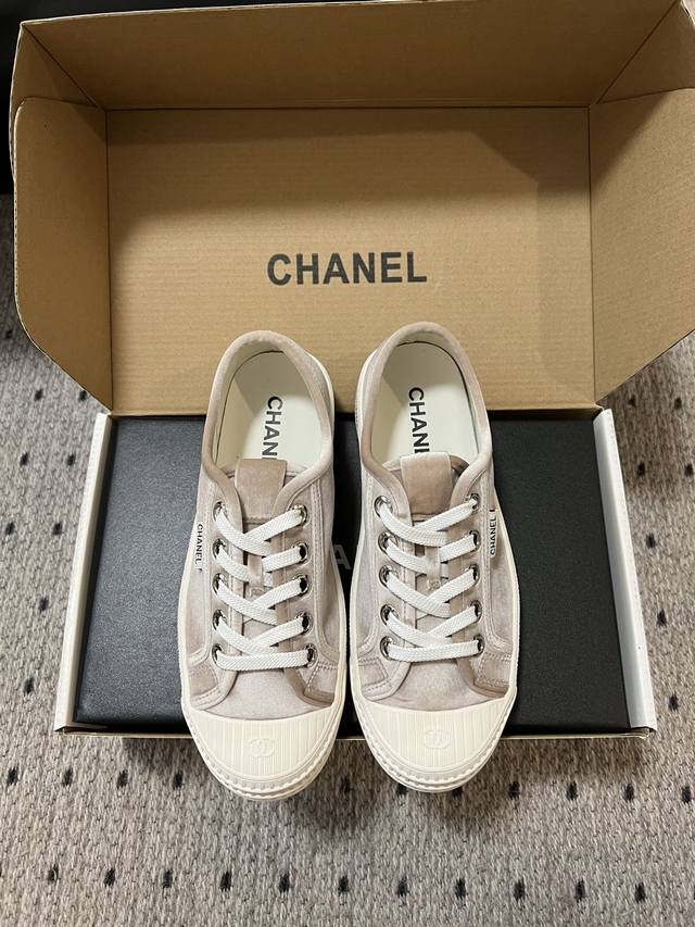 Chanel 休闲小白鞋 全新鞋子特价清货不退不换先报先得 剩余码数：35 5 DDD