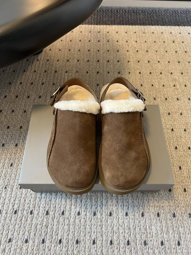 Ugg 羊毛穆勒鞋 全新鞋子特价清货不退不换先报先得 剩余码数:35 2。36 10 37 4 39 3 DDD Ugg 羊毛穆勒鞋 全新鞋子特价清货不退不换先报先得 剩余码数:35 2。36 10 37 4 39 3 DDD