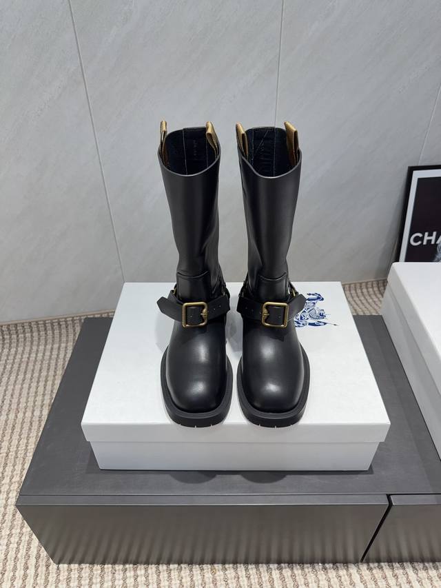 Burberry 巴宝莉骑士靴 全新鞋子特价清货不退不换先报先得 剩余码数：35 1 39 2 DDD