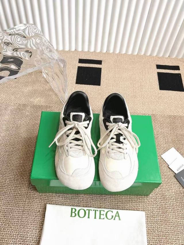 Bv 徳训鞋 全新鞋子特价清货不退不换先报先得 剩余码数：35 5。36 6。37 4 38 4 DDD