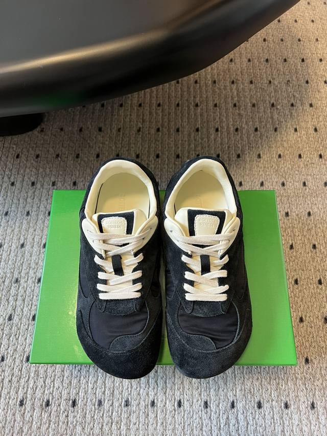 Bv 徳训鞋 全新鞋子特价清货不退不换先报先得 剩余码数：35 2 36 6 38 5 39 3 40 2 DDD