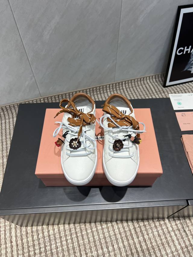 Miu Miu 全新鞋子特价清货不退不换先报先得 剩余码数：35 4 36 4 37 2 DDD