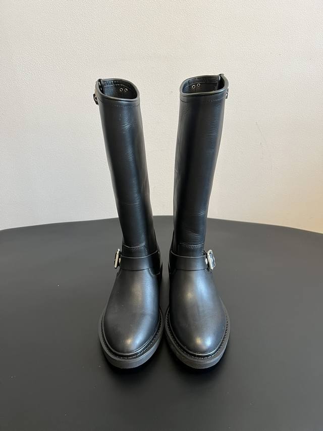 Ggdb 骑士靴 全新鞋子特价清货不退不换先报先得 剩余码数：35 7。36 13。37 12 38 3 39 7 DDD