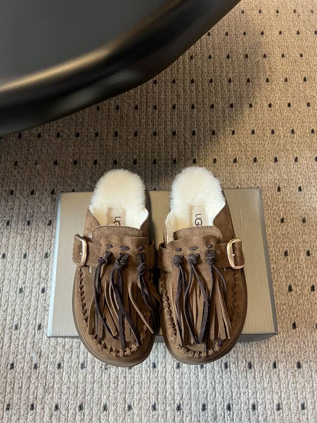 Ugg 全新鞋子特价清货不退不换先报先得 剩余码数：35 7 36 12 37 10 38 3 39 2 DDD