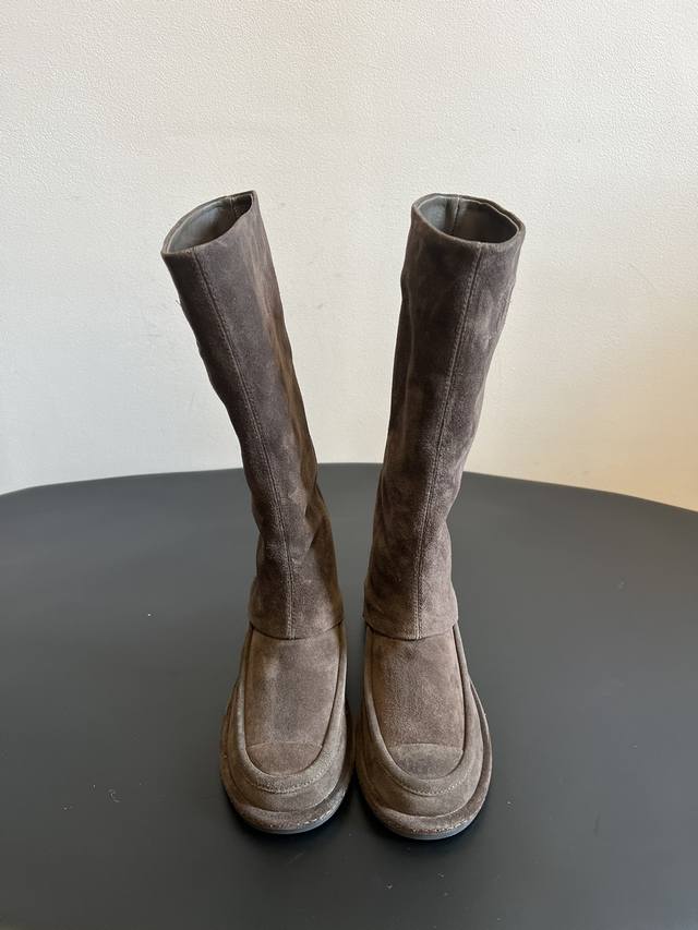 Chanel 全新鞋子特价清货不退不换先报先得 剩余码数：36 9。37 6 DDD