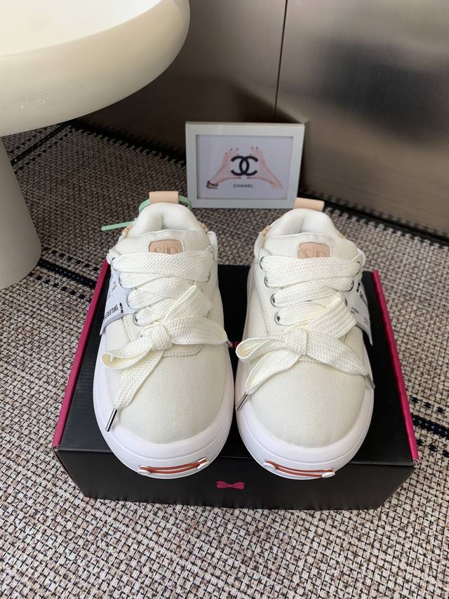 女款 男款 Smile Republic最新款 蝴蝶结休闲面包鞋 蝴蝶结装饰 鞋面拼接设计 穿着舒适 百搭休闲 原盒配件全 软软的厚底 憨憨的模样惹的各大明星网