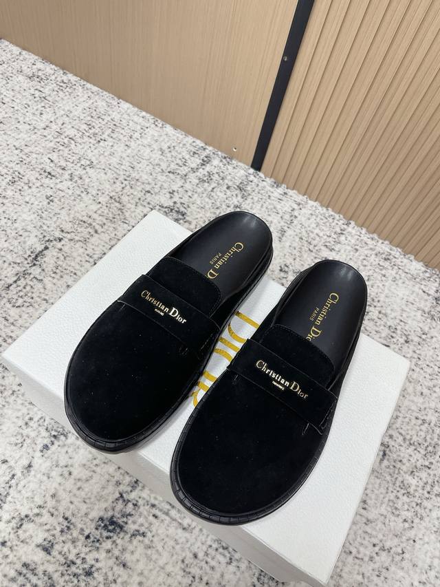 代购级： DDD Dior 迪奥 26春夏新款 勃肯拖鞋半拖 经典高级优雅温柔随心所欲 ～ 上脚超级无敌好看舒服 彰显气质 DDD 面料：进口麂皮 柔软舒适 内