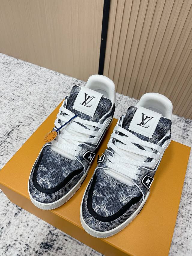 顶级版本： 男码 DDD Lv Trainer~~全新升级版~~经典回归 DDD 情侣款，滑板鞋，篮球鞋，运动鞋 DDD Lv全新运动系列；复古风视感；拥入家族