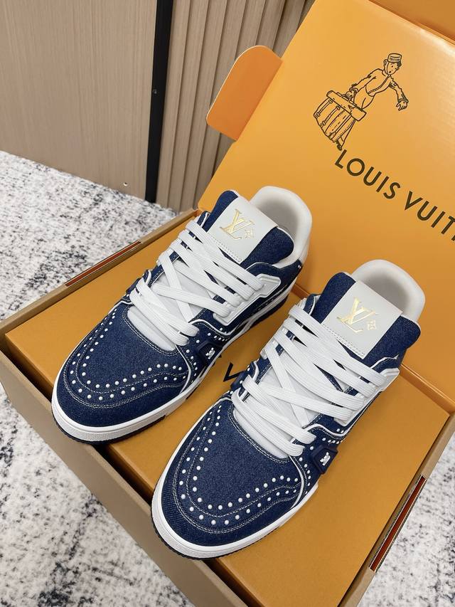 顶级版本： DDD Lv Trainer~~全新升级版~~经典回归 DDD 男款，滑板鞋，篮球鞋，运动鞋 DDD Lv全新运动系列；复古风视感；拥入家族多方面经