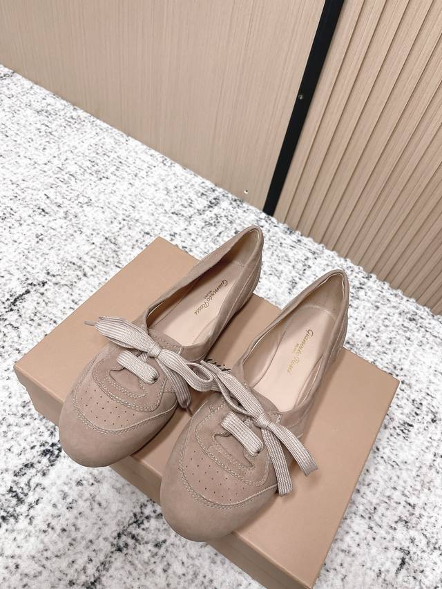 顶级版本： DDD Gianvito Rossi 26 Vault 系带 芭蕾鞋 休闲单鞋 DDD Gianvito Rossi这款系带芭蕾舞鞋，简约优雅又带点