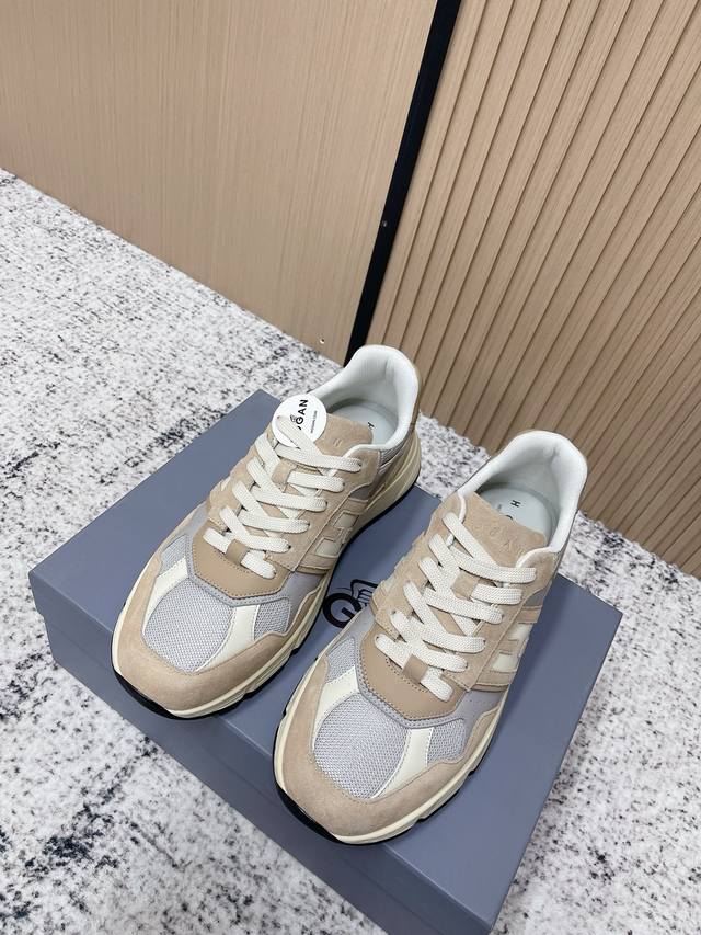 顶级版本: DDD Hogan霍根2025男士休闲运动鞋 高端系带板鞋 DDD 这款由吴磊倾情代言 专柜同款 未来主义 奢潮款 全新Lnteractive Cu 顶级版本: DDD Hogan霍根2025男士休闲运动鞋 高端系带板鞋 DDD 这款由吴磊倾情代言 专柜同款 未来主义 奢潮款 全新Lnteractive Cu