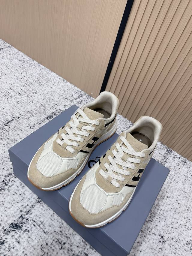 顶级版本: DDD Hogan霍根2025男士休闲运动鞋 高端系带板鞋 DDD 这款由吴磊倾情代言 专柜同款 未来主义 奢潮款 全新Lnteractive Cu 顶级版本: DDD Hogan霍根2025男士休闲运动鞋 高端系带板鞋 DDD 这款由吴磊倾情代言 专柜同款 未来主义 奢潮款 全新Lnteractive Cu