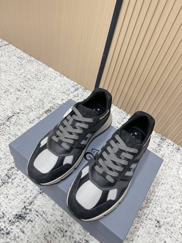 顶级版本: DDD Hogan霍根2025男士休闲运动鞋 高端系带板鞋 DDD 这款由吴磊倾情代言 专柜同款 未来主义 奢潮款 全新Lnteractive Cu 顶级版本: DDD Hogan霍根2025男士休闲运动鞋 高端系带板鞋 DDD 这款由吴磊倾情代言 专柜同款 未来主义 奢潮款 全新Lnteractive Cu