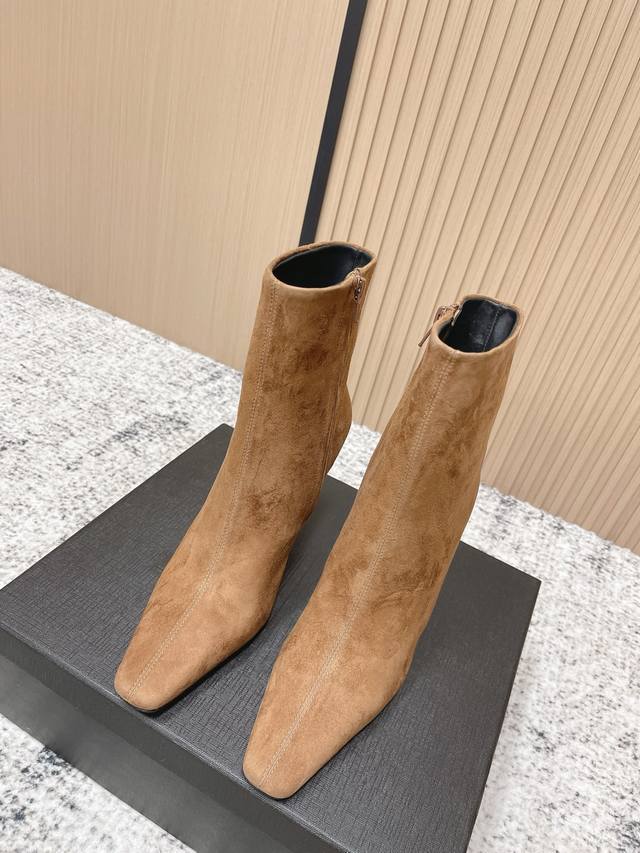 顶级版本: DDD 大长腿必备 Ysl 高跟 短靴 长靴Yvette Saint Laurent圣罗兰Logo 精致高跟 DDD 黑色牛油皮 最懂女人心的杨树林 顶级版本: DDD 大长腿必备 Ysl 高跟 短靴 长靴Yvette Saint Laurent圣罗兰Logo 精致高跟 DDD 黑色牛油皮 最懂女人心的杨树林