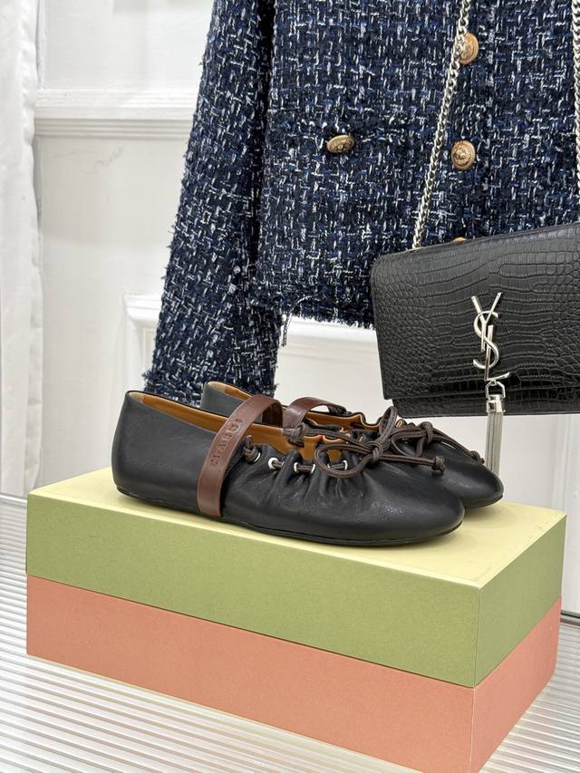 厂价 DDD Marni 26Wf新品蝴蝶结平底芭蕾舞 DDD 玛丽珍鞋 DDD 当Marni的高定基因邂逅玛丽珍经典鞋型 DDD 平底姿态藏着不费力的优雅 D