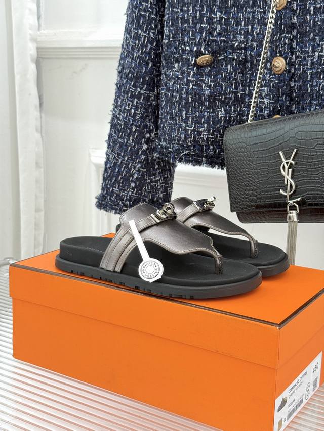 厂价 男码10 DDD Herme*经典 二舅Kelly扣拖鞋 DDD 二舅鞋夏天的最爱 DDD 仿佛是有一种魔力 越看越好看 DDD 刚出的时候不理解 现在是