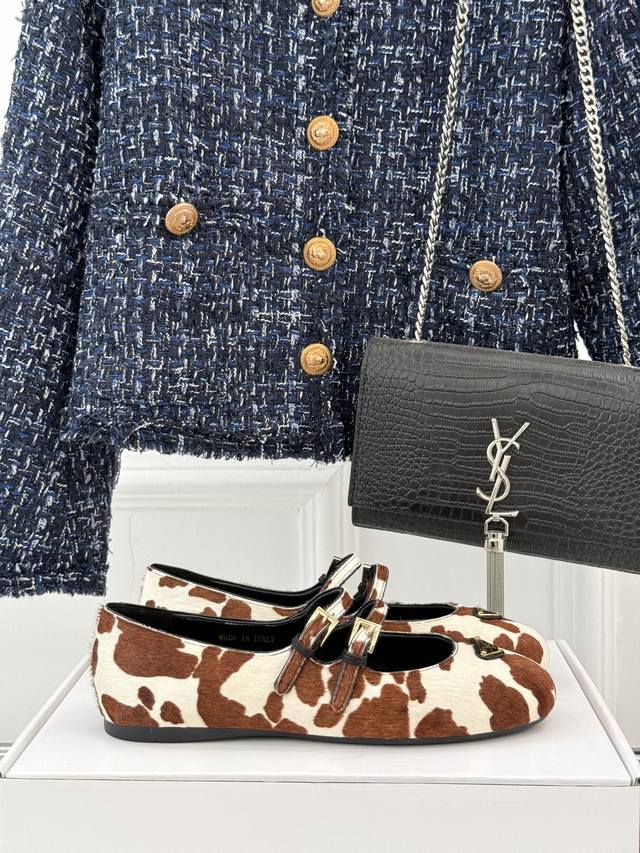 顶版 飞机盒10下单备注 DDD Prada 普拉达经典三角标 DDD 豹纹玛丽珍鞋 DDD 街头辣妹风 造型感很强 DDD 高级感All Black颜值 DD