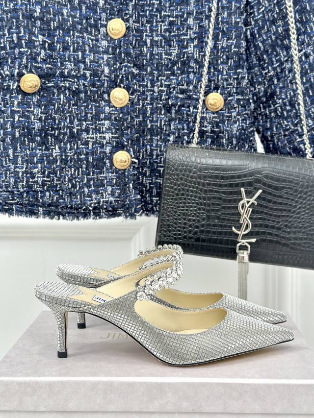 厂价 DDD Jimmy Choo｜吉米周经典一 DDD 字带钻石链条尖头高跟鞋 DDD 满满的少女风 既摩登又复古的味道 DDD 非常的简约大气 不管是半身裙