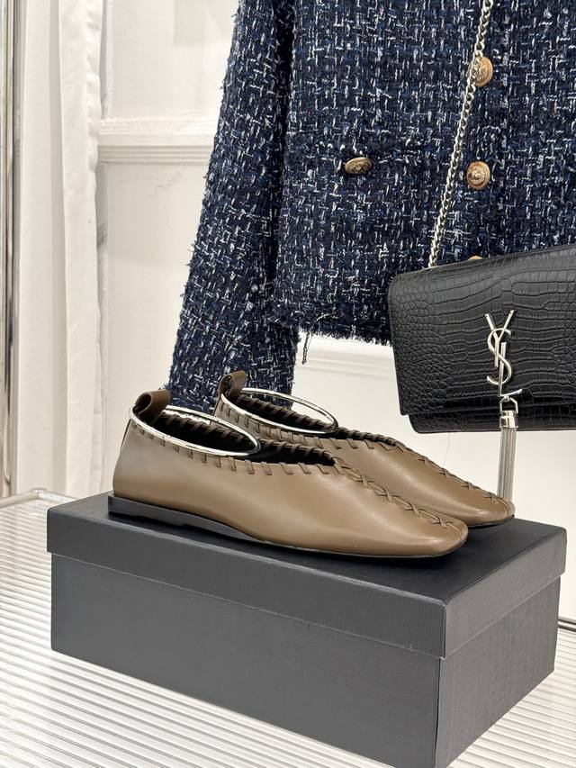 厂价 DDD Jil Sander 吉尔桑达经典脚环编织 DDD 方头平底女巫芭蕾舞玛丽珍鞋 DDD 以“少即是多”的品牌哲思为骨 DDD 将复古与女巫鞋的不羁