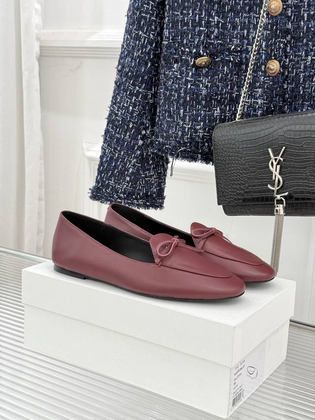 厂价 DDD Celine 赛琳26Wf新品新款复古 DDD 蝴蝶结乐福鞋 DDD 以巴黎左岸的慵懒格调 DDD 织就老钱衣橱的优雅序章。 DDD 手工缝制的蝴