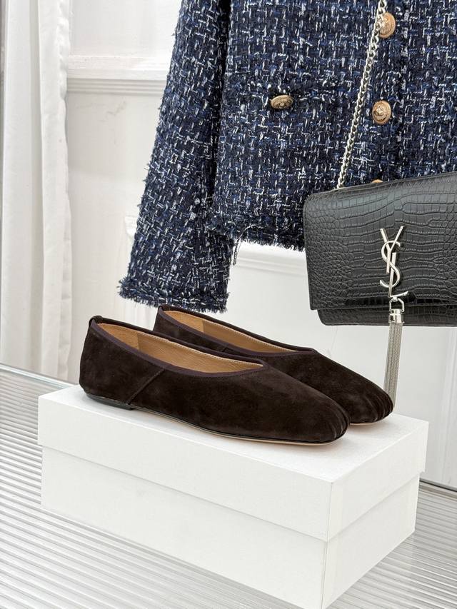 厂价 DDD The Row25Wf新品复古老钱风平底 DDD 奶奶鞋单鞋 DDD The Row是老钱风的高阶时尚的终极表达。 DDD 将品牌标志性的极简主义