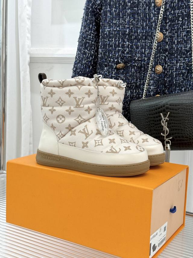 厂价 DDD L*V 驴家经典秋冬Pillow羽绒雪地靴 DDD 你还在穿着笨重雪地靴吗？ DDD 不妨试试这双超显腿长腿细的羽绒靴 DDD 将羽绒概念进行全新