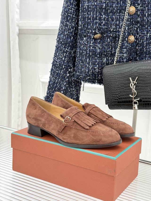 厂价 DDD Loro Piana26Wf新品老钱风复古 DDD 流苏乐福鞋 DDD 当复古流苏邂逅Lp的匠艺执念 DDD 便有了跨越潮流的经典之作。 DDD